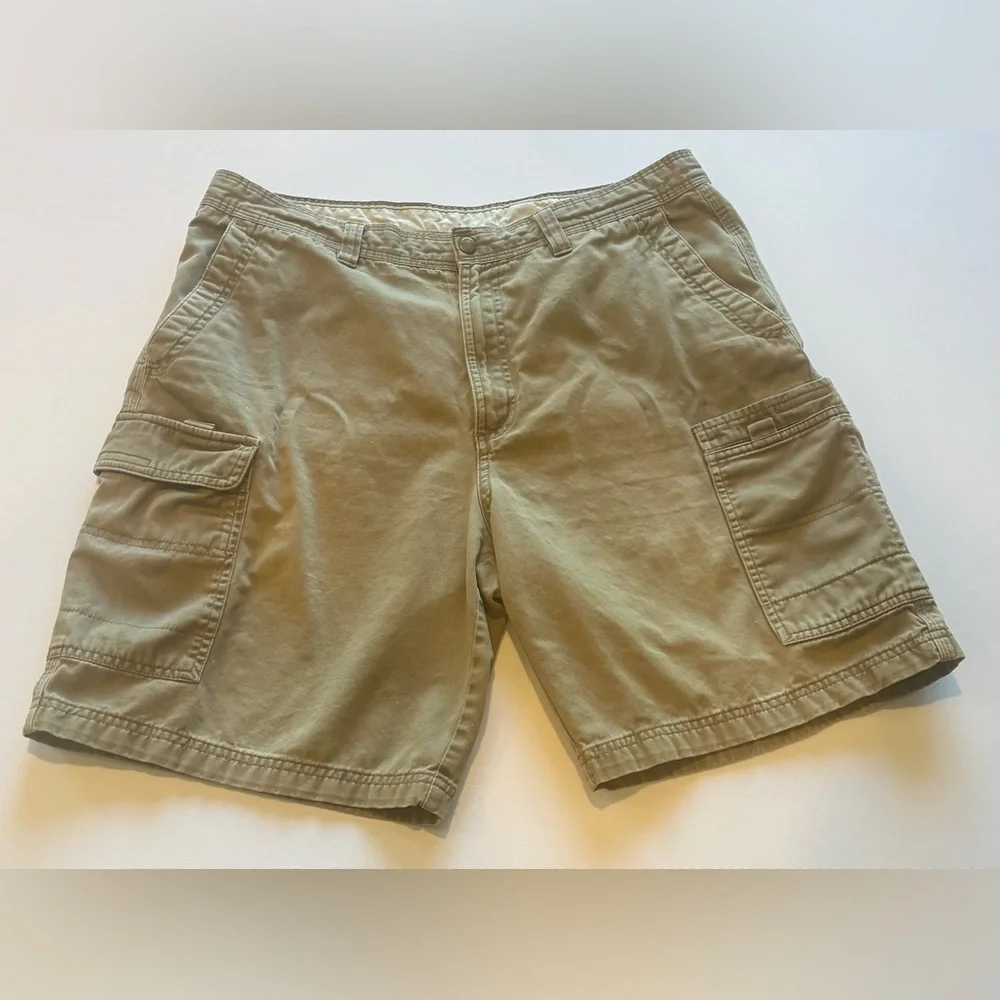COLUMBIA Men’s Khaki Summer Cargo Shorts with lots of Pockets Size 36 Dad Shorts